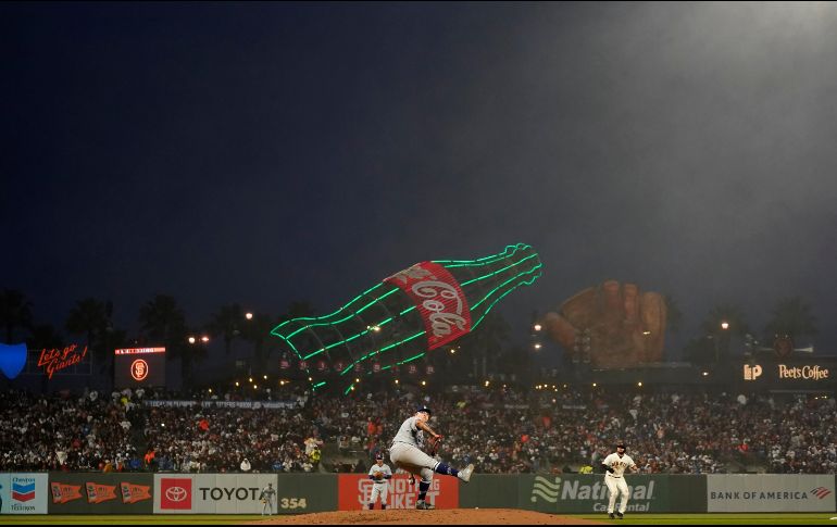 La victoria fue para el mexicano Julio Urías (3-0), quien abanicó a ocho, concedió dos boletos y permitió una anotación en cuatro hits en seis innings en la lomita. AP / J. Chiu