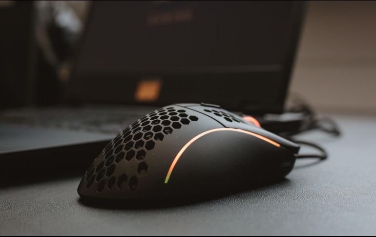 Las personas estresadas mueven el puntero del mouse con más frecuencia y menos precisión y recorren distancias más largas en la pantalla. ESPECIAL/Foto de maar gaming en Unsplash