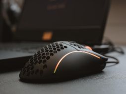 Las personas estresadas mueven el puntero del mouse con más frecuencia y menos precisión y recorren distancias más largas en la pantalla. ESPECIAL/Foto de maar gaming en Unsplash