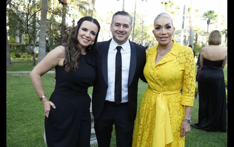 Mirsa Flores, Checo Barrera y María Elena Limón. GENTE BIEN JALISCO/Claudio Jimeno.
