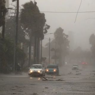 Inundaciones y vuelos cancelados por un fuerte temporal en el sur de Florida