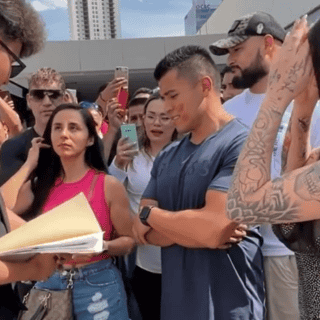 Hotspanish le propone a tapatía que Karely Ruiz bese a su novio por un Mini Cooper (VIDEO)