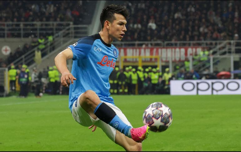 Lozano fue titular, pero no generó nada al frente. EFE/R. Bregani