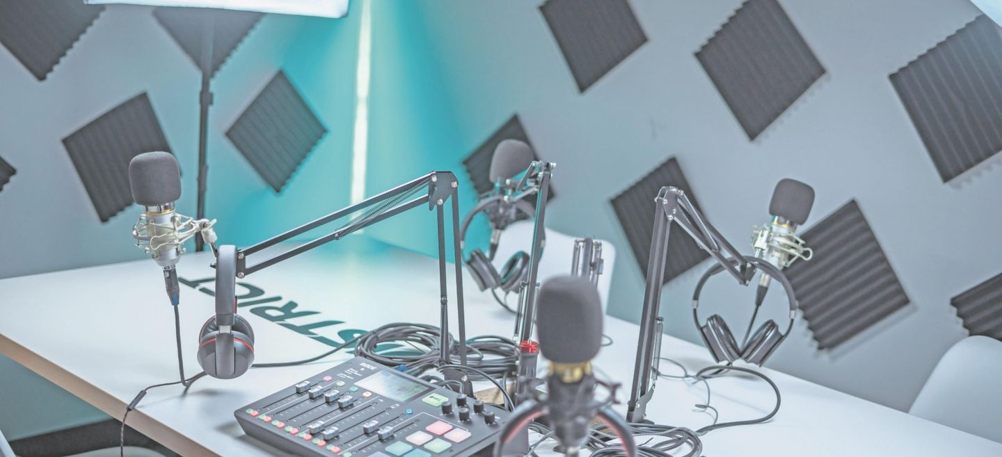 La aplicación Deezer señaló que cuatro de cada 10 mexicanos escuchan podcasts. PEXELS