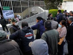 Las colas para conseguir dólares en el Banco Central se han convertido en imagen habitual. JORGE BERNAL