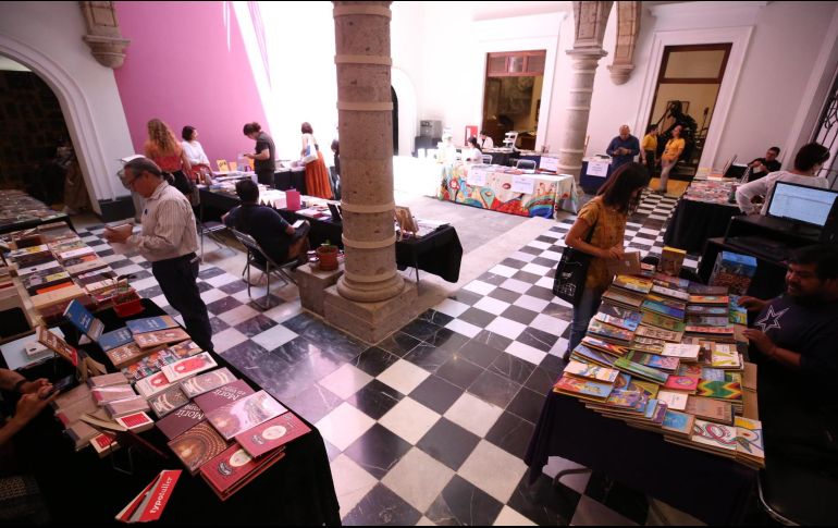 Se cuenta con exposición y venta de libros, círculos de discusión con enfoque profesional —dirigidos a editores, libreros y profesionales del libro—, puntos de encuentro y mesas de negocios. CORTESÍA / Cultura GDL