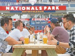 Dejar de vender cerveza a partir de la séptima entrada fue una medida que se implementó para reducir los accidentes de tránsito. AFP/W. McNamee