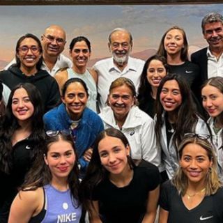 Arturo Elías Ayub y Carlos Slim apoyan a nadadoras para los Juegos Olimpicos