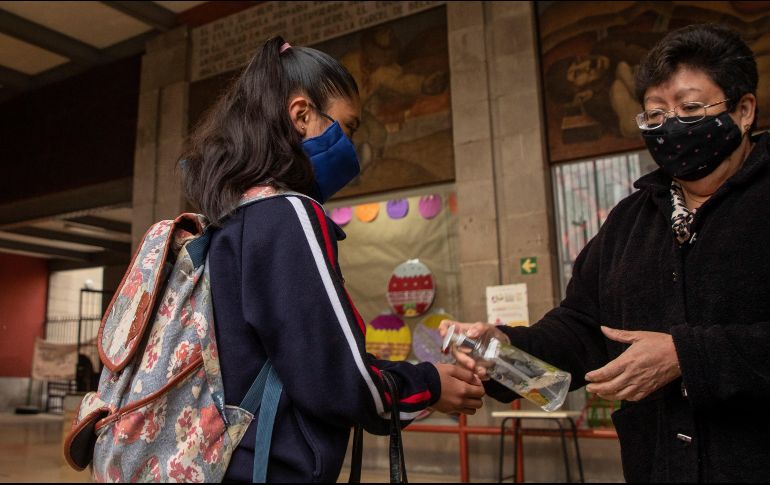 Hoy lunes 17 de abril, millones de niños y niñas mexicanas que cursan la Educación Básica regresaron a las aulas de México para continuar con el presente ciclo escolar. EFE / ARCHIVO