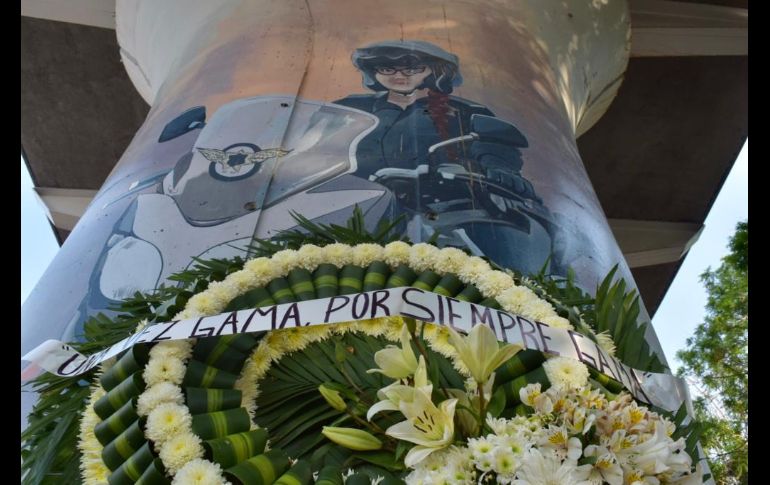 La acompañaron oficiales del escuadrón Gamas quienes estuvieron en la Guardia de Honor. CORTESÍA / Policía GDL