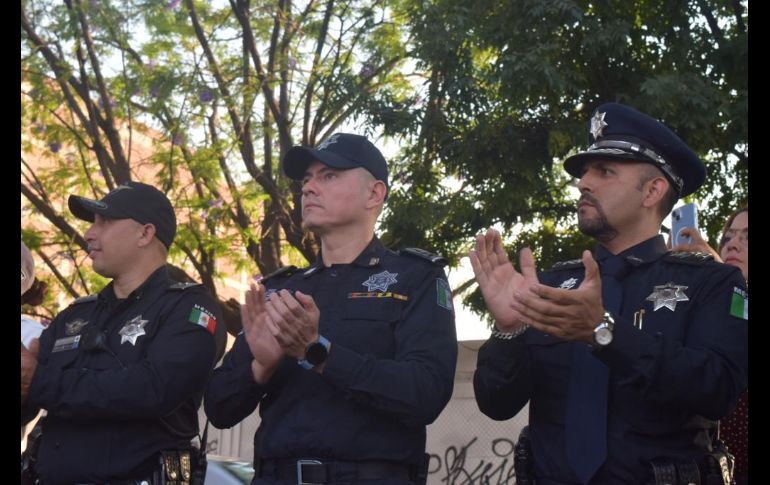 La acompañaron oficiales del escuadrón Gamas quienes estuvieron en la Guardia de Honor. CORTESÍA / Policía GDL