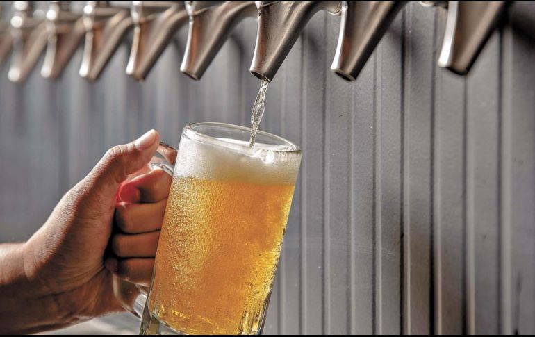 Consideran que la cerveza podría venderse en envases menos ofensivos sin que se afecte a la economía de los comerciantes. SUN/ARCHIVO