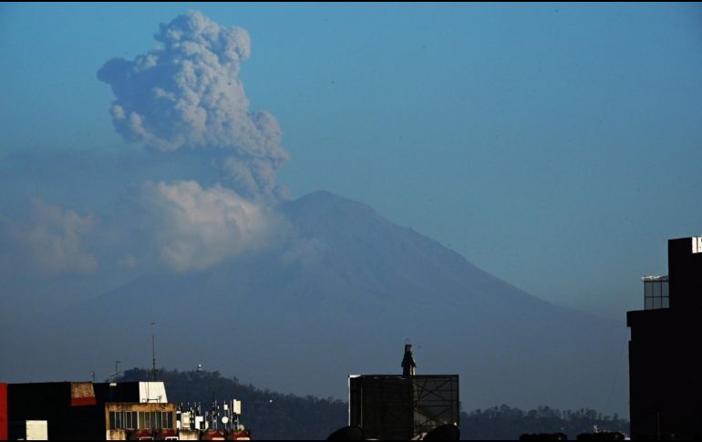 Hasta el momento el semáforo de riesgos del volcán Popocatépetl no ha cambiado y sigue en Amarillo Fase 2. AFP / ARCHIVO