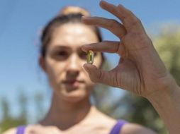 Especialistas recomiendan primero verificar los niveles de vitamina D en la sangre para después decidir si se necesitan suplementos. GETTY IMAGES