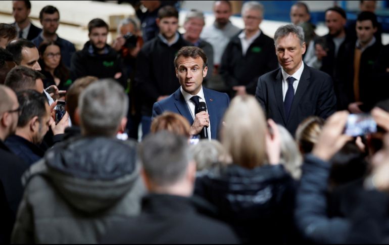 Una concentración de manifestantes se hicieron presentes pidiendo por última vez al presidente cambiar de opinión sobre la polémica reforma, antes de empezar a hacer 