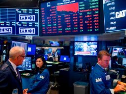 La bolsa de Nueva York ha atravesado una semana marcada por el dato de la inflación de mayo, que bajó nueve décimas, hasta el 4% interanual, y la reunión de política monetaria de la Fed, que concluyó con la esperada pausa que hace atisbar el fin de un ciclo. AFP / ARCHIVO