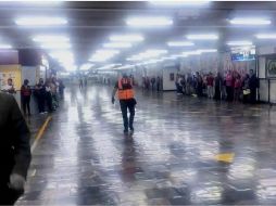 El hombre se molestó cuando le informaron que no había servicio de trenes y que se tenía que replegar y quedarse parado. SUN/L. Arana