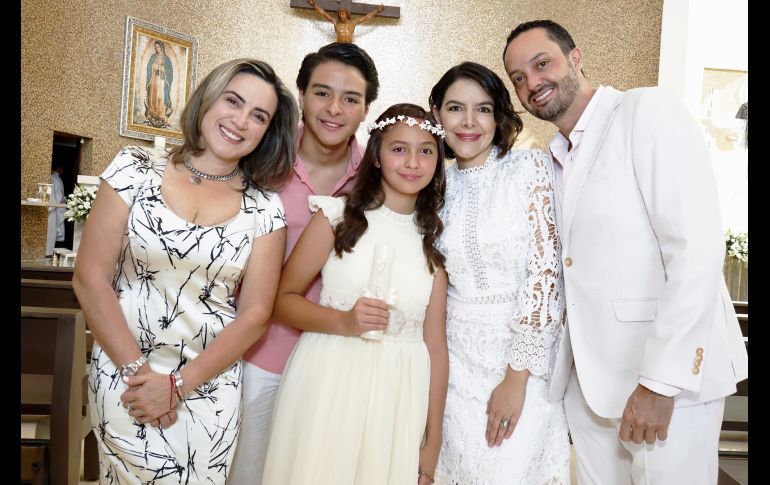 María Verónica Lemos Vélez, Camilo Armendáriz, Cayetana Urbano, Valeria Bazante y José Luis Urbano. GENTE BIEN JALISCO/Claudio Jimeno
