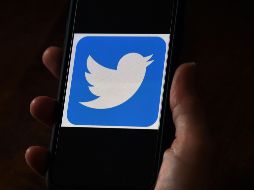 Antes, la palomita azul se otorgaba a las personas públicas antes de que el empresario Elon Musk comprara la red social a finales del año pasado. AFP / ARCHIVO