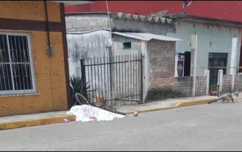 La bici quedó junto al cuerpo de la niña de 13 años. ESPECIAL