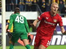 Mitchel Bakker celebra su gol, el segundo del encuentro. AP/G. Vanden Wijngaert