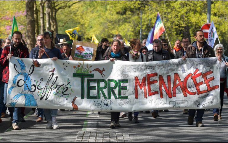Manifestantes hoy en Rennes, Francia, con motivo del Día de la Tierra. AFP / J. F. Monier