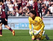 El arquero mexicano fue pieza clave para que su equipo no recibiera gol. EFE / M. Pica