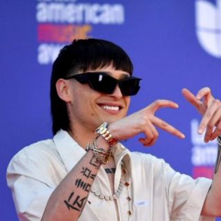 ¡Hazte a un lado! Peso Pluma llega, y le piden a Galilea Montijo que "se retire" (VIDEO)