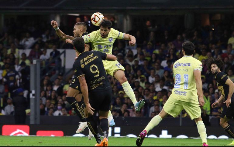 El empate deja al América en el segundo lugar de la tabla y a los Pumas en el 11, aún con posibilidad de jugar el repechaje. SUN/C. Mejía