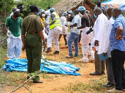 Las autoridades kenianas acusan a Nthenge de animar a sus seguidores a ayunar hasta morir de hambre para ascender al cielo. EFE