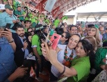 Al acto acudieron estudiantes, profesores, personal del IMSS, militantes de Morena y el PVEM, organizaciones civiles y políticas, así como representantes de los pueblos originarios de Nayarit. CORTESÍA