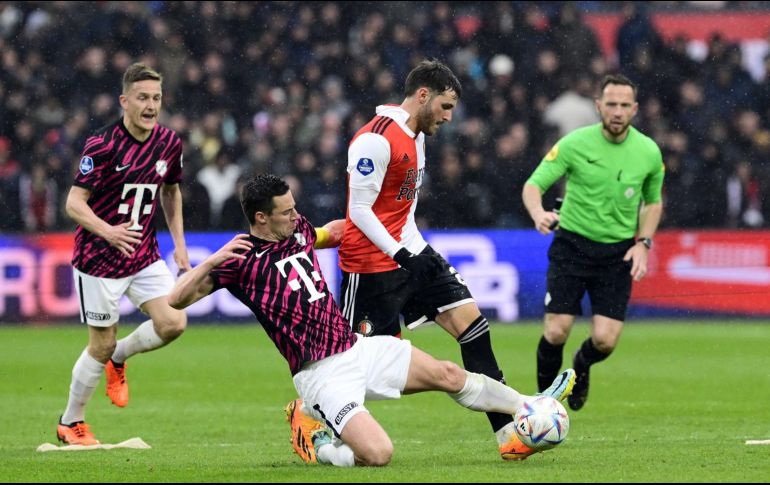 Santiago Giménez sigue siendo todo un referente del Feyenoord. EFE/Olaf Kraak