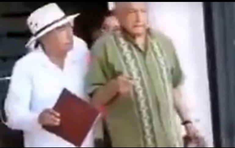 AMLO se encontraba de gira en Yucatán, pero decidió regresarse a la CDM debido a que confirmaron que tenía COVID. ESPECIAL