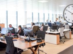 La iniciativa contempla que los trabajadores laboren solo 5 días a la semana. ESPECIAL