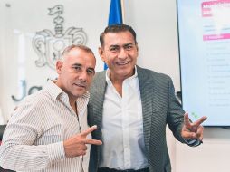 El alcalde Salvador Zamora Zamora y el secretario del Sistema de Asistencia Social del Estado, Alberto Esquer Gutiérrez durante  el anuncio de la obra pública.