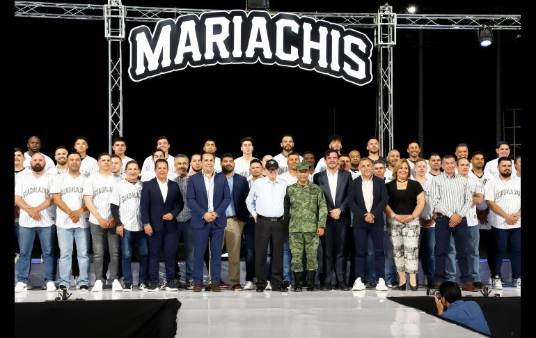 Mariachis de Guadalajara y autoridades de gobierno. GENTE BIEN JALISCO