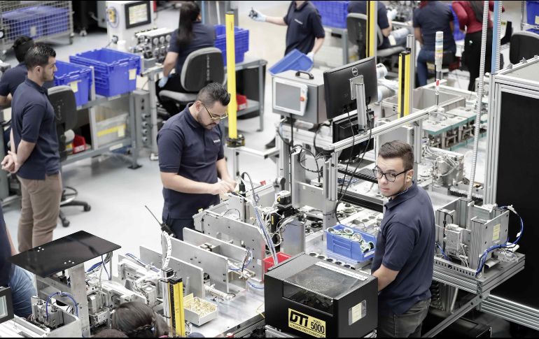 Los datos son contundentes. De los países integrantes de la Organización para la Cooperación y el Desarrollo Económicos (OCDE), México es el que más horas trabajadas registra al año. EFE / ARCHIVO