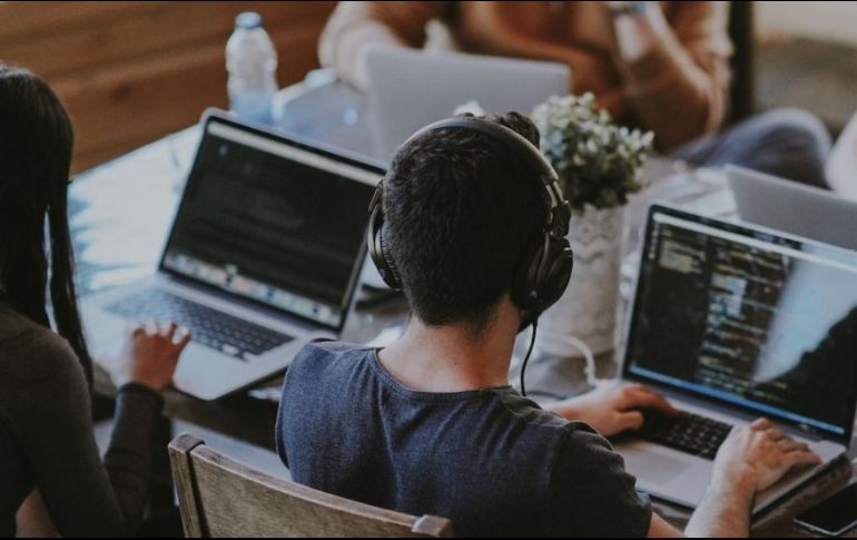 Las largas jornadas laborales afectan a los trabajadores en su salud, según el IMSS. ESPECIAL