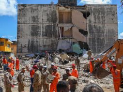 Al lugar llegaron bomberos y rescatistas de varias dependencias. EFE