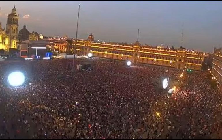 El escenario por momentos enciende las luces que formarán parte de la producción visual de Rosalía una vez salga al escenario y dan una idea de lo que podrá verse durante el show. ESPECIAL