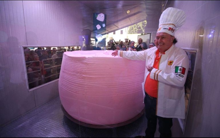 El malvavisco más grande del mundo fue hecho por la empresa jalisciense Mazapán de la Rosa y pesó 649 kilos. EL INFORMADOR/ CARLOS ZEPEDA