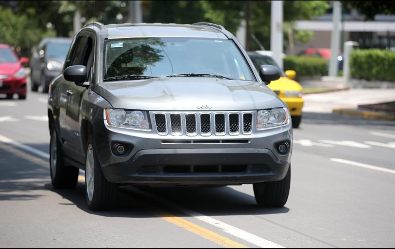 Existe una propuesta para en los casos donde los vehículos no cuenten con un espacio dispuesto por el fabricante para la colocación de la placa vehicular, el propietario no sea sancionado. EL INFORMADOR / ARCHIVO