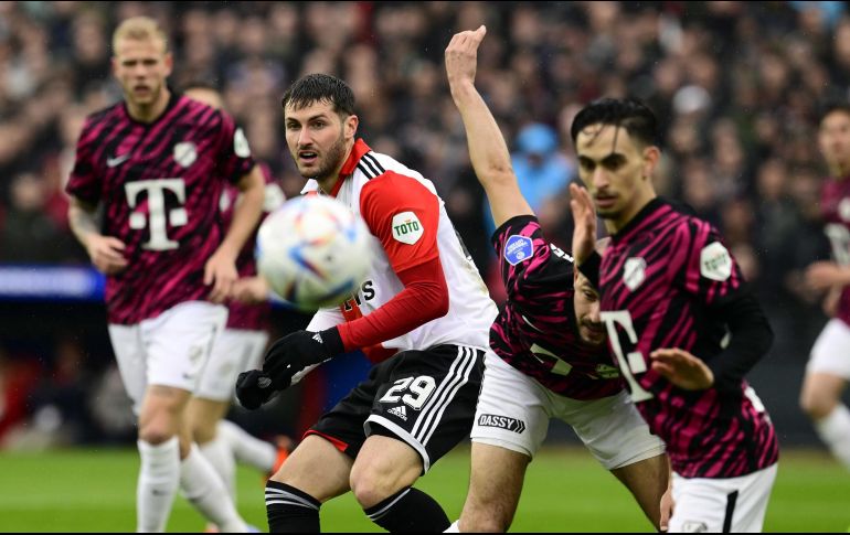 Santiago Giménez está cerca de coronarse campeón en la Eredivisie de los Países Bajos. EFE / ARCHIVO