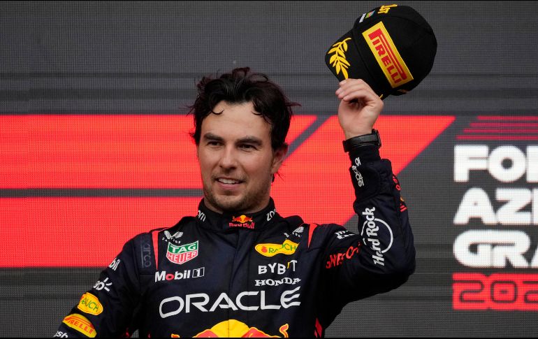 Checo Pérez se llevó la victoria en Azerbaiyán. AP/ D. Bandic