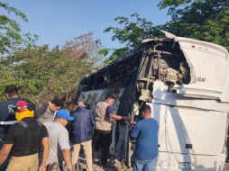 El 29 de abril volcó un camión con origen en Guadalajara y con destino a Rincón de Guayabitos; hubo 20 muertos. ESPECIAL