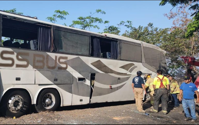 Los pasajeros vivieron una madrugada trágica. ESPECIAL/ Protección Civil de Nayarit