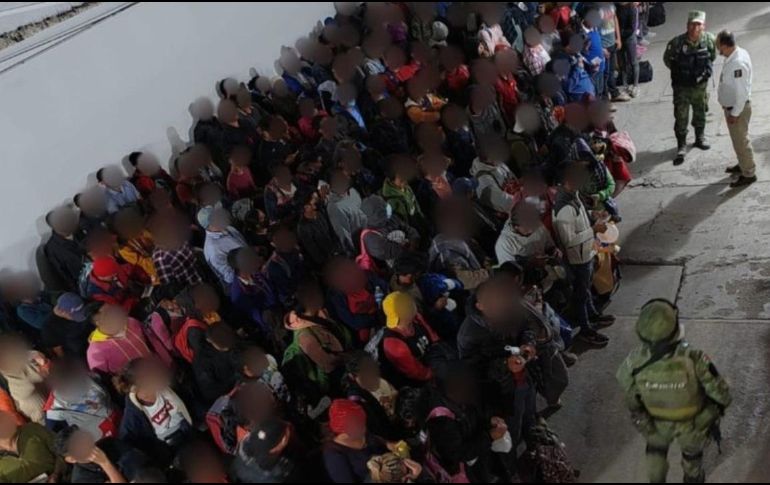 Del total registrado de migrantes, 46 mil 945 fueron hombres y 23 mil 581 mujeres. ESPECIAL/INM