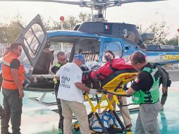 El helicóptero Zeus, de la Comisaría de Guadalajara, participó en el traslado de las víctimas del accidente ocurrido en Nayarit, para que pudieran ser atendidas en la Zona Metropolitana de Guadalajara. ESPECIAL