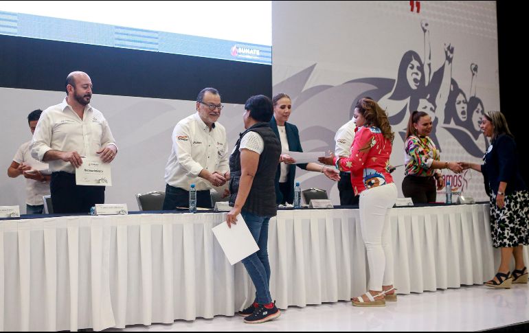 La organización Súmate de la Confederación Revolucionaria de Obreros y Campesinos reconoció la labor de poco más de 380 mujeres trabajadoras de su equipo. EL INFORMADOR/ CARLOS ZEPEDA