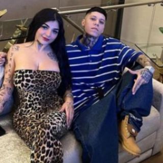 Karely Ruiz y Santa Fe Klan publican candente foto teniendo intimidad